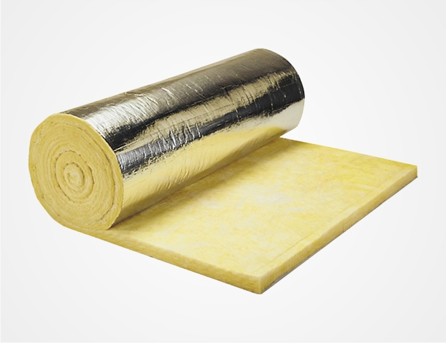 Feltro de lã de vidro aglomerada com resinas sintéticas especiais, revestido em uma das faces com papel kraft aluminizado, para utilização em dutos de ar condicionado e temperaturas médias.